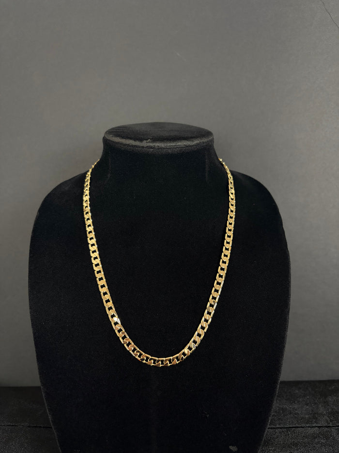 HZ Archive 6.2 mm curb chain, 22 inches, on a black display