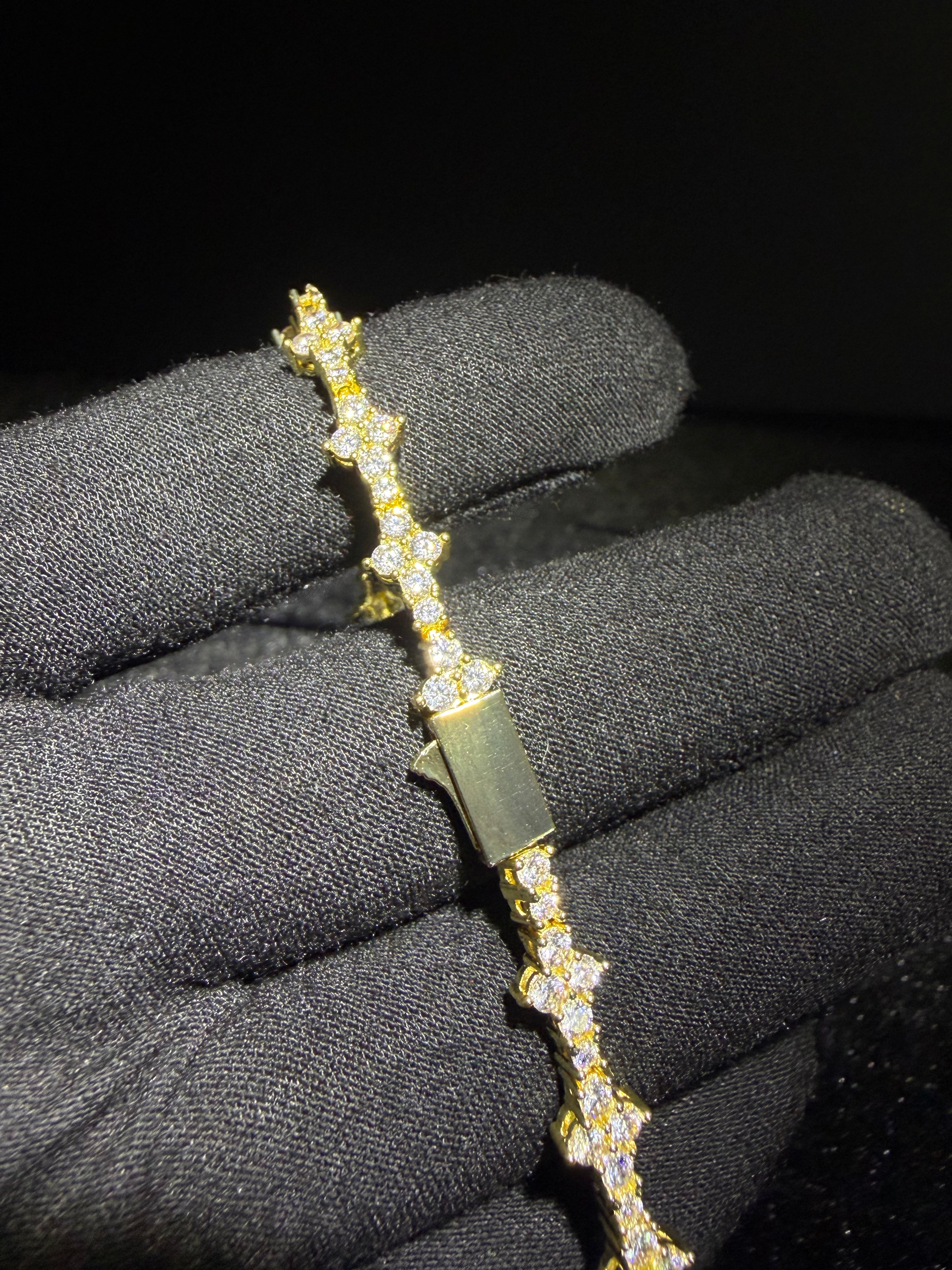 Quatre Cluster Bracelet — Gold — product photo 4