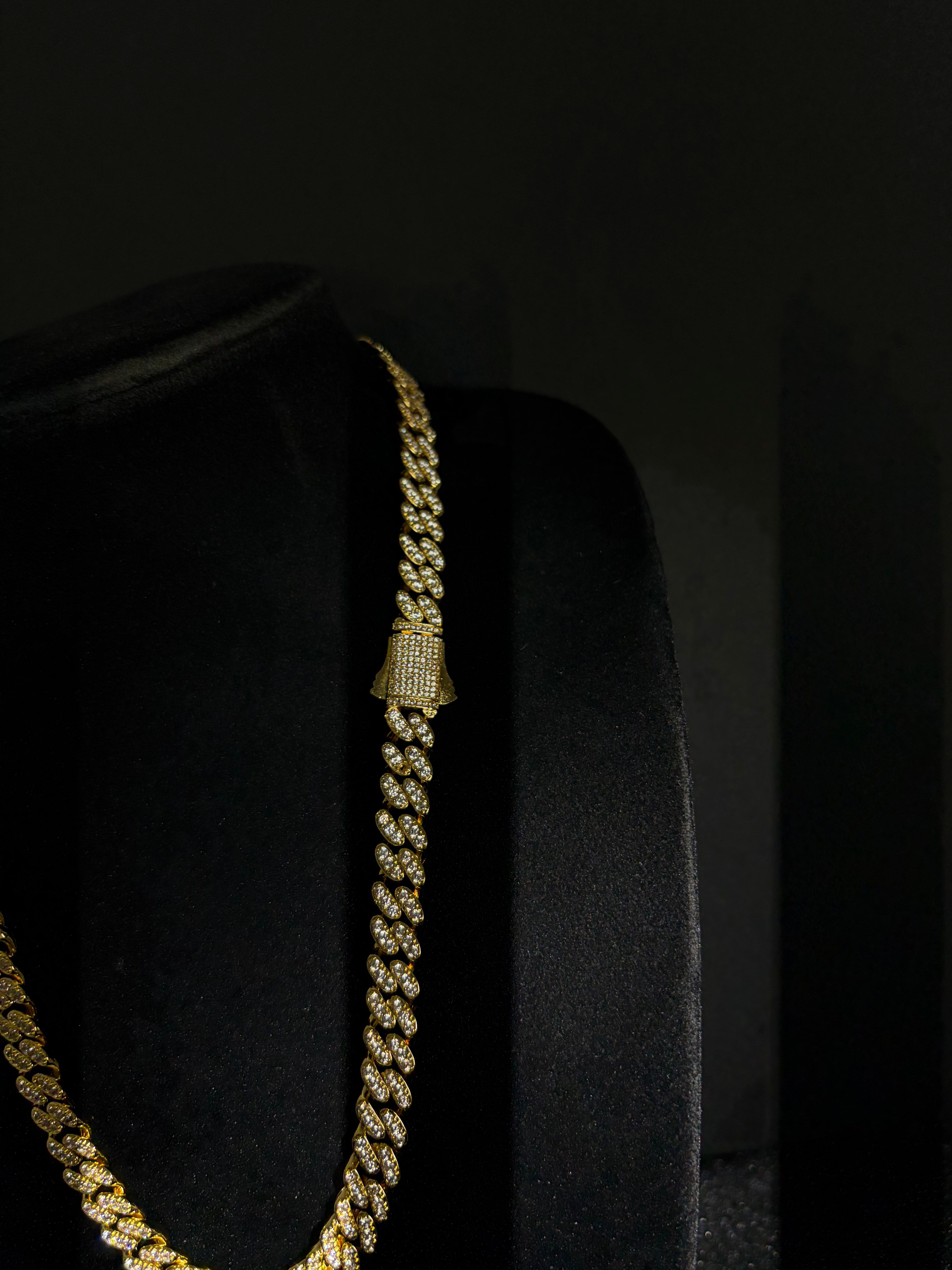 Iced Cuban Chain — 9 mm · Gold — product photo 3