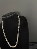 Cuban Chain — 8 mm · Lobster Clasp in 316L stainless steel — angled view showing lobster clasp