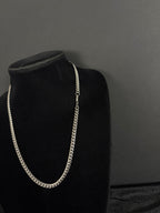 Cuban Chain — 6 mm · Lobster Clasp in 316L stainless steel — angled view showing clasp