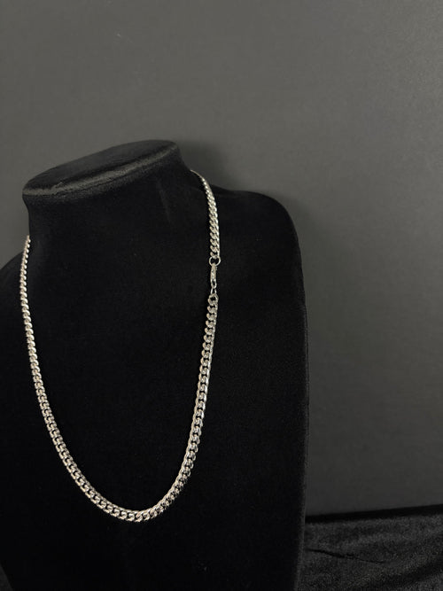 Cuban Chain — 6 mm · Lobster Clasp in 316L stainless steel — angled view showing clasp