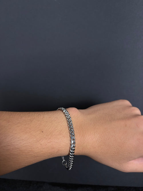 Cuban Bracelet — 6 mm · Lobster Clasp in 316L stainless steel — bracelet worn on wrist