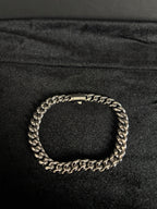 Cuban Bracelet — 8 mm · Box Clasp in 316L stainless steel — full bracelet showing box clasp