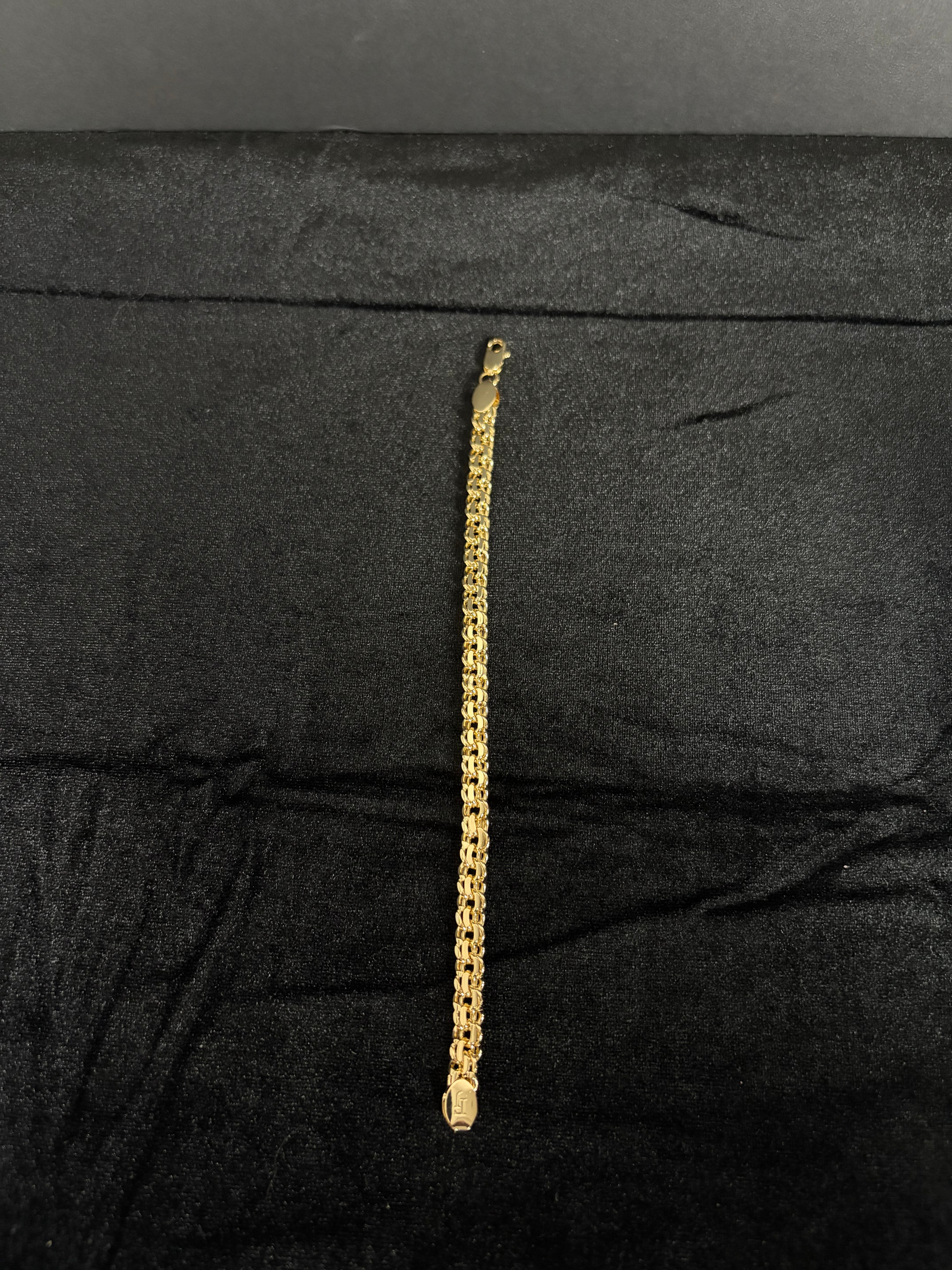 Chino Link Bracelet — 8 mm; 8 inches; product photograph 4