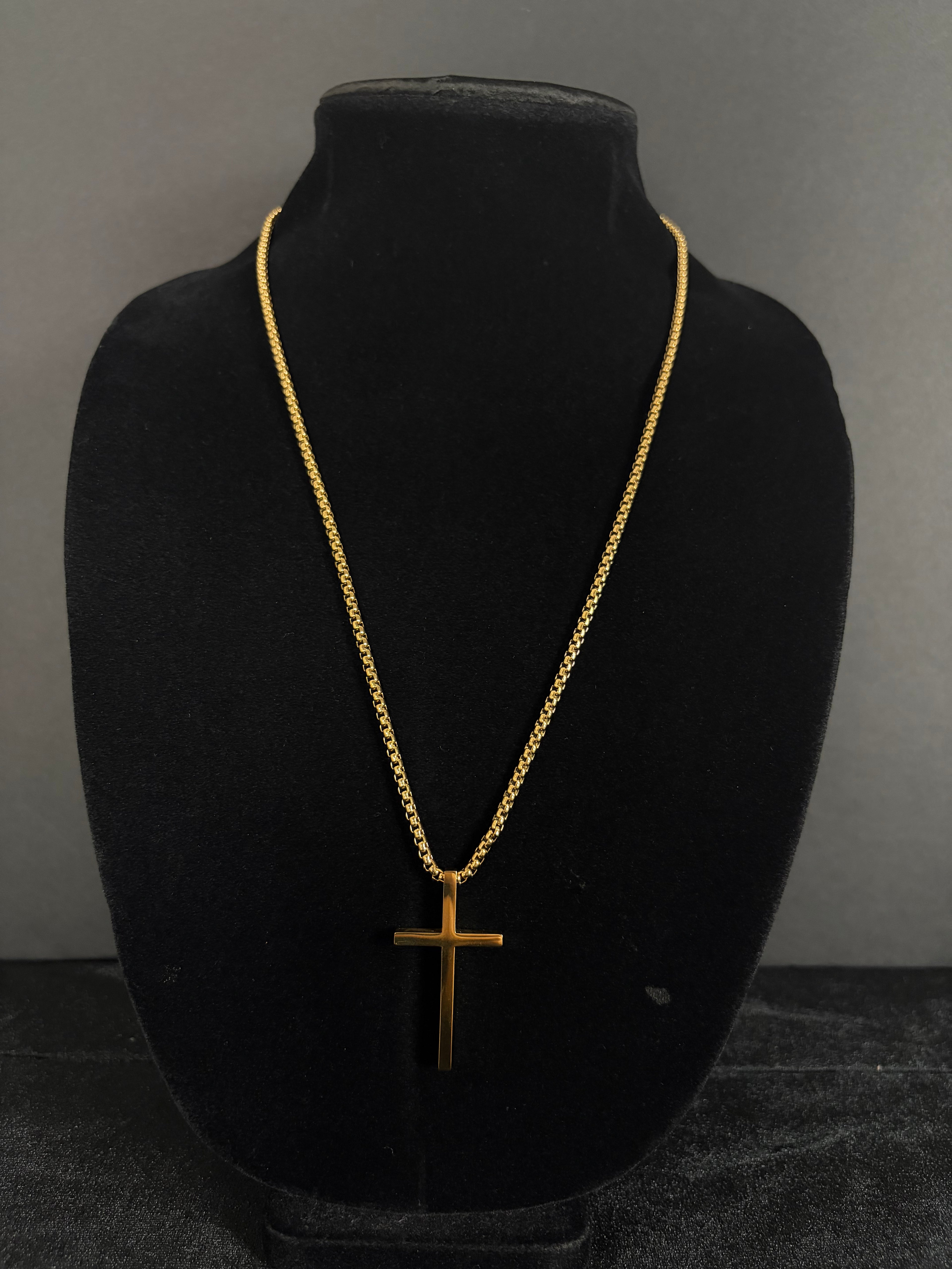 Cross Pendant Necklace | 18K Gold PVD — product view