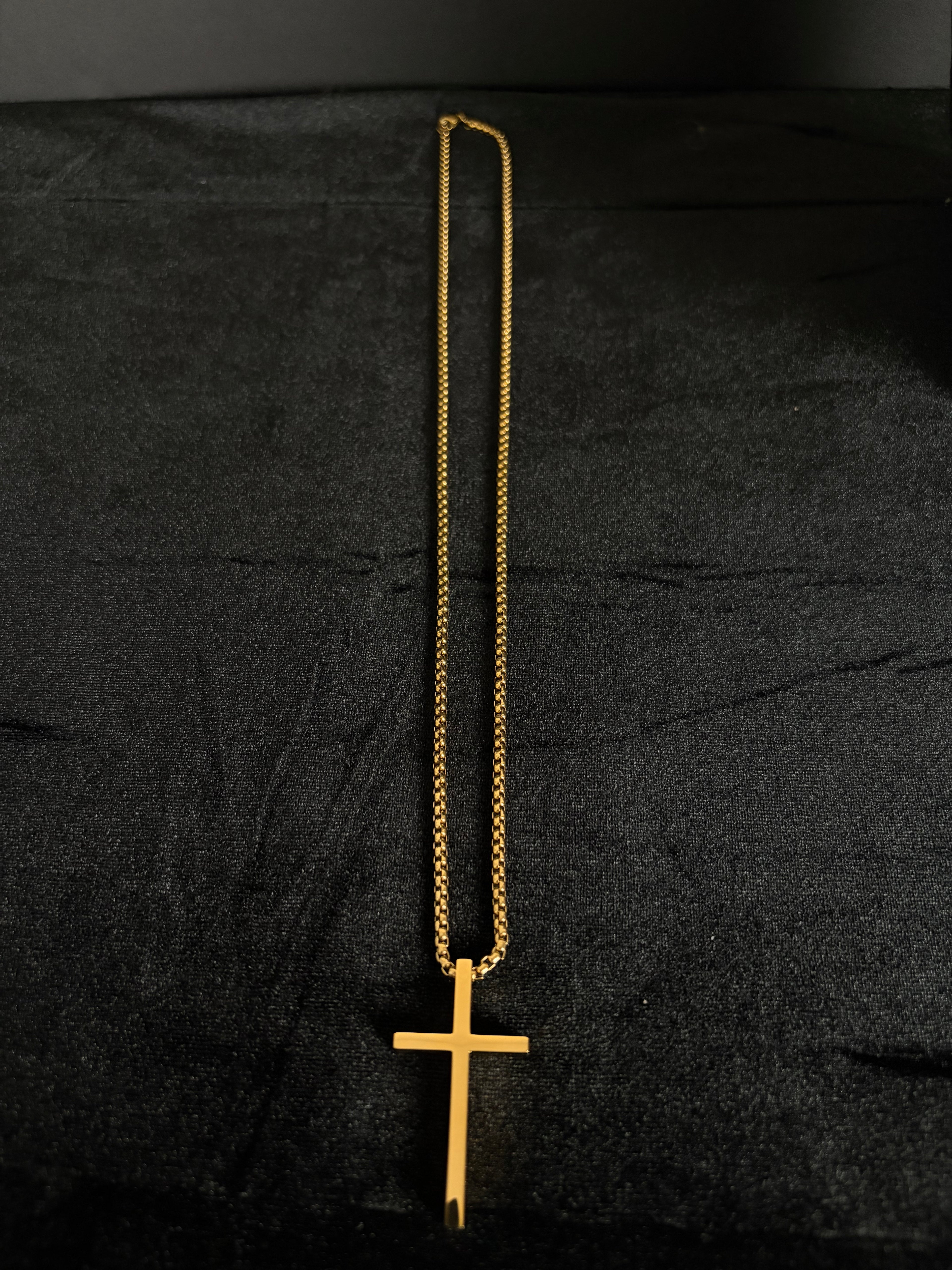 Cross Pendant Necklace | 18K Gold PVD — product view