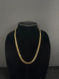 HZ Archive 6.2 mm curb chain, 22 inches, on a black display