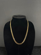HZ Archive 6.2 mm curb chain, 22 inches, on a black display