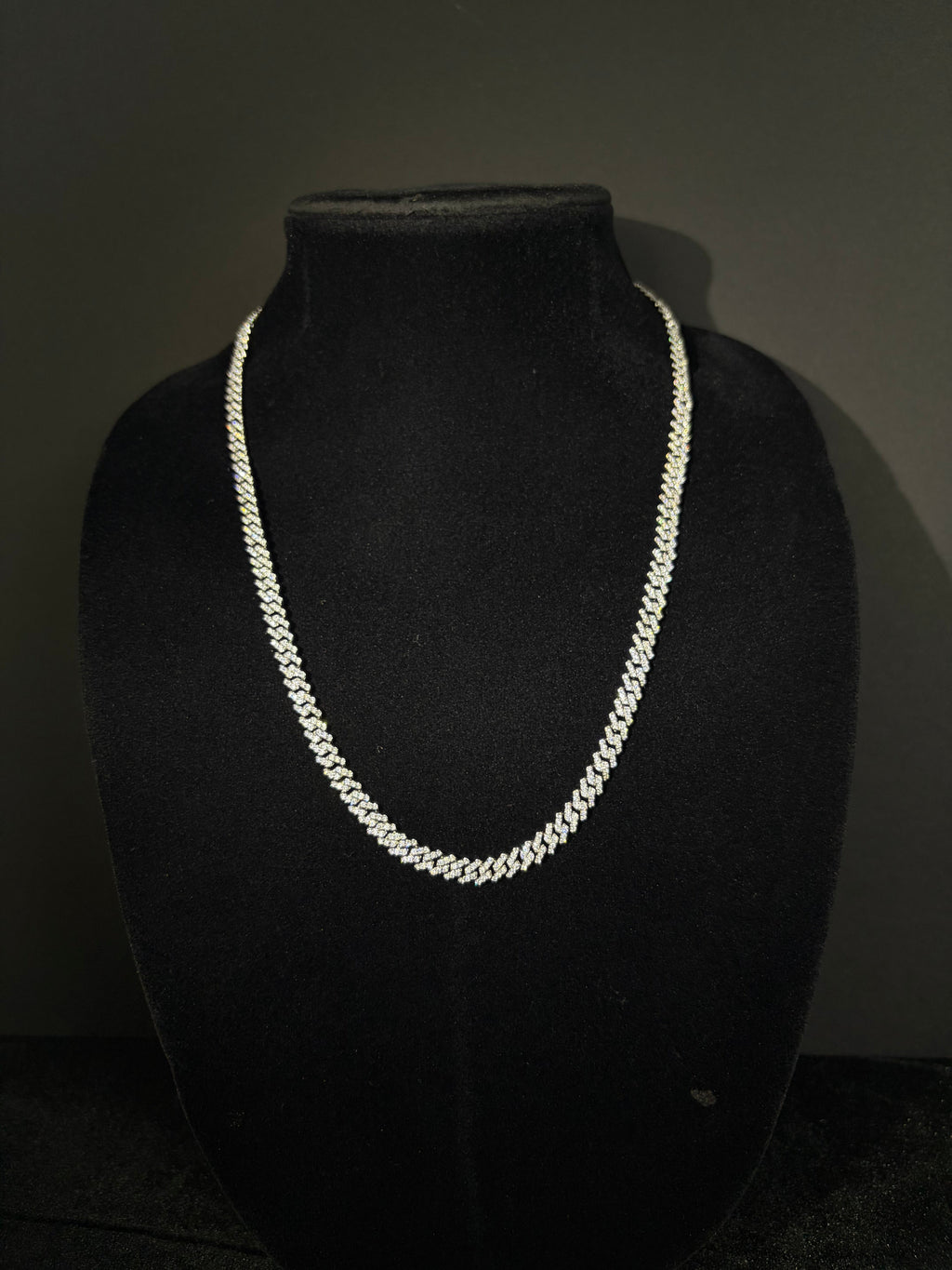 Iced Cuban set detail — chain