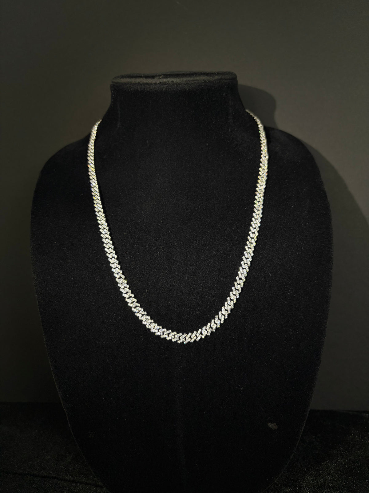 Iced Cuban set detail — chain