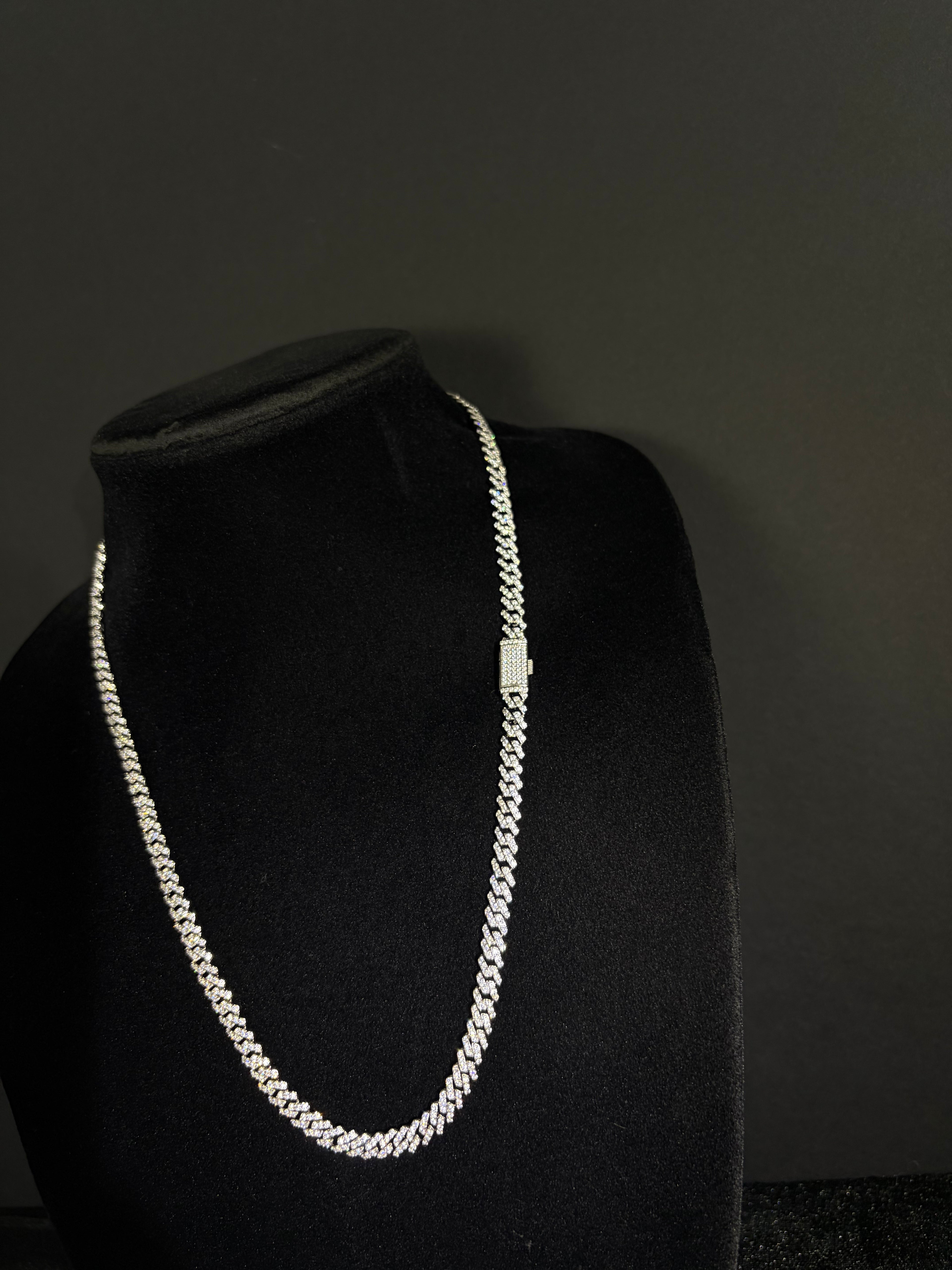Iced Cuban Chain — 6 mm, 22 inches — design and fit detail