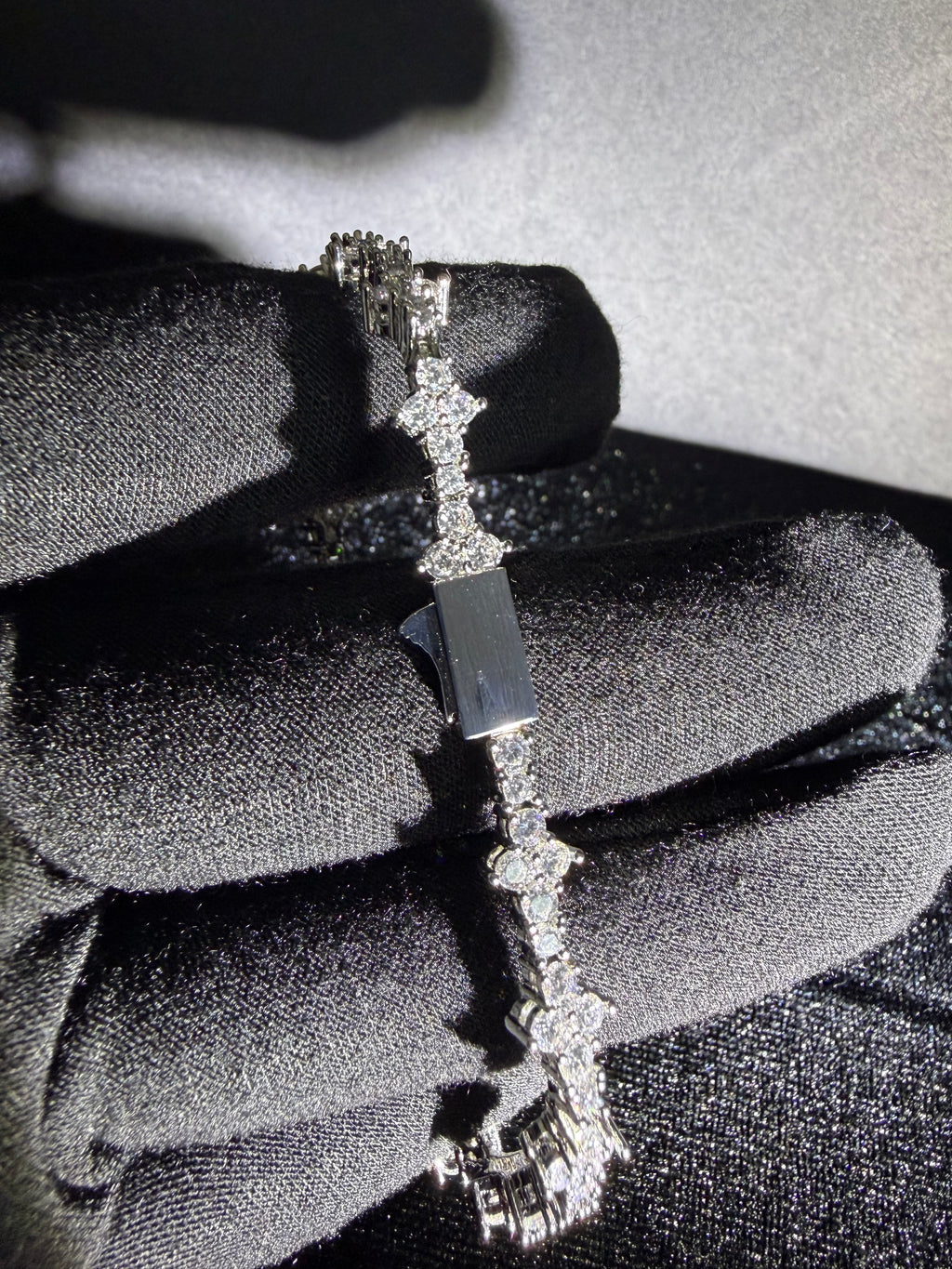 Quatre Cluster Bracelet — Four-Stone Motif, 8 inches — design and fit detail