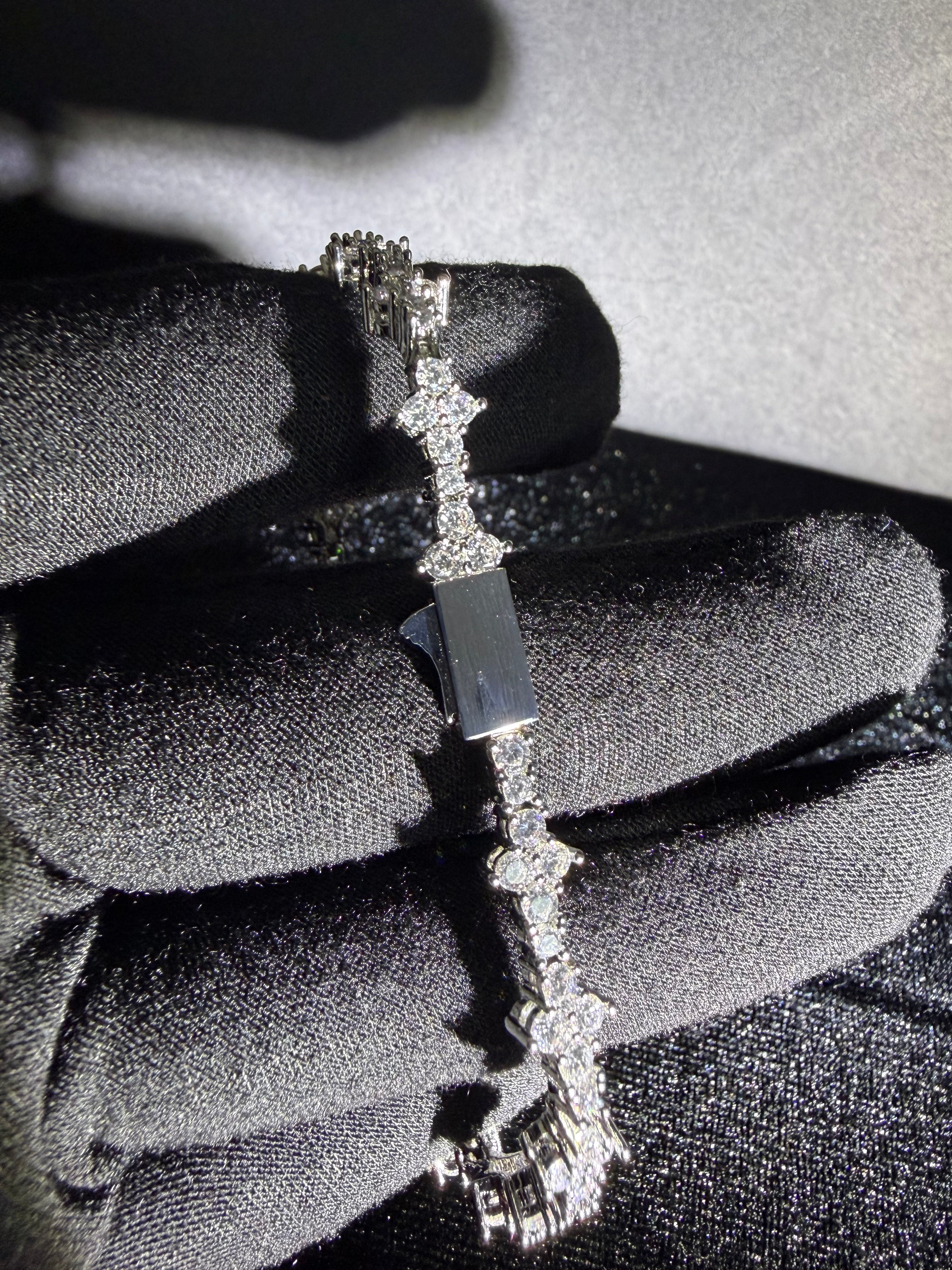 Quatre Cluster Bracelet — Four-Stone Motif, 8 inches — design and fit detail