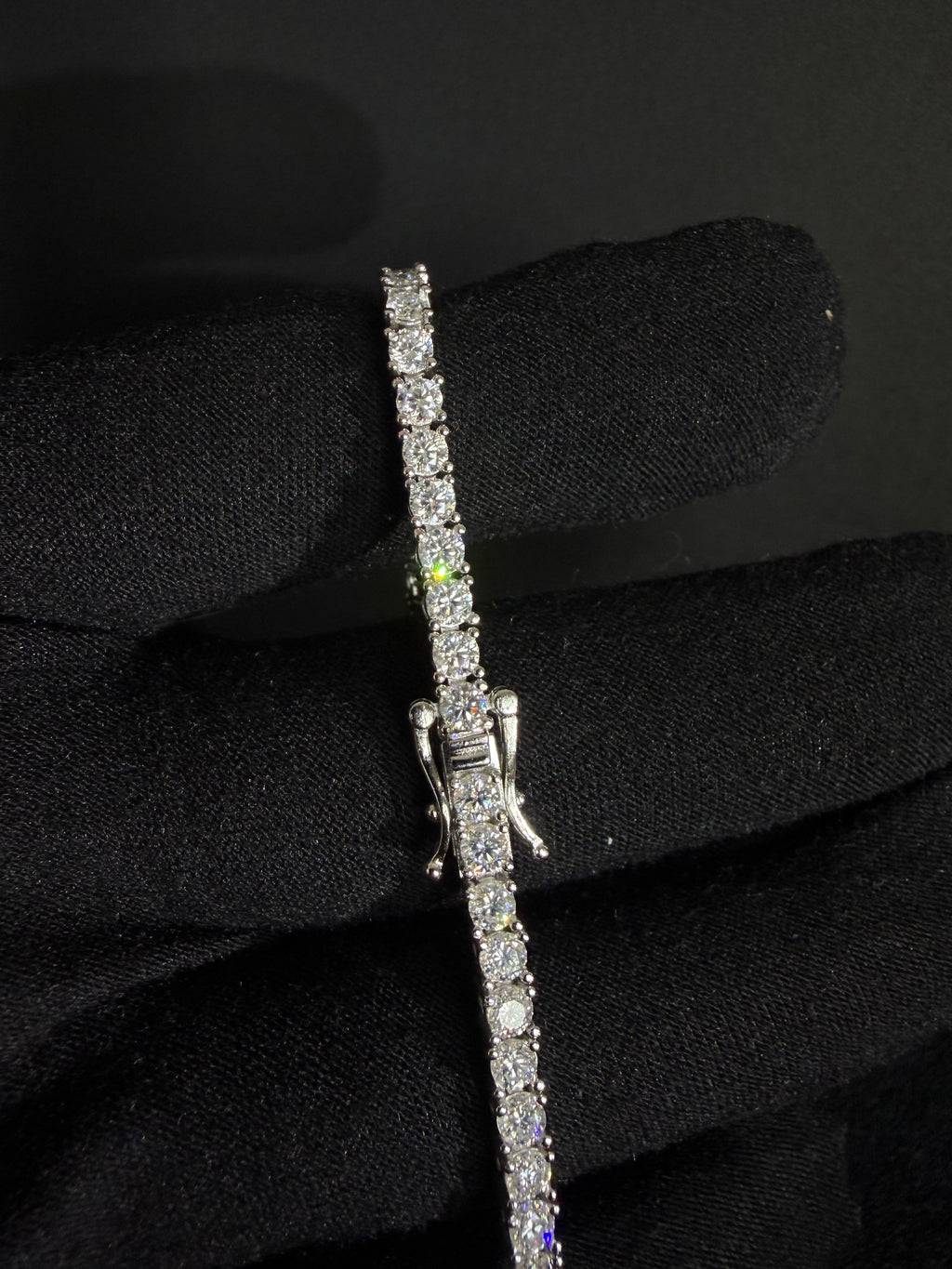 3 mm moissanite tennis bracelet in 925 sterling silver — clasp detail