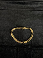6 mm Monaco bracelet: Bracelet arranged on dark fabric