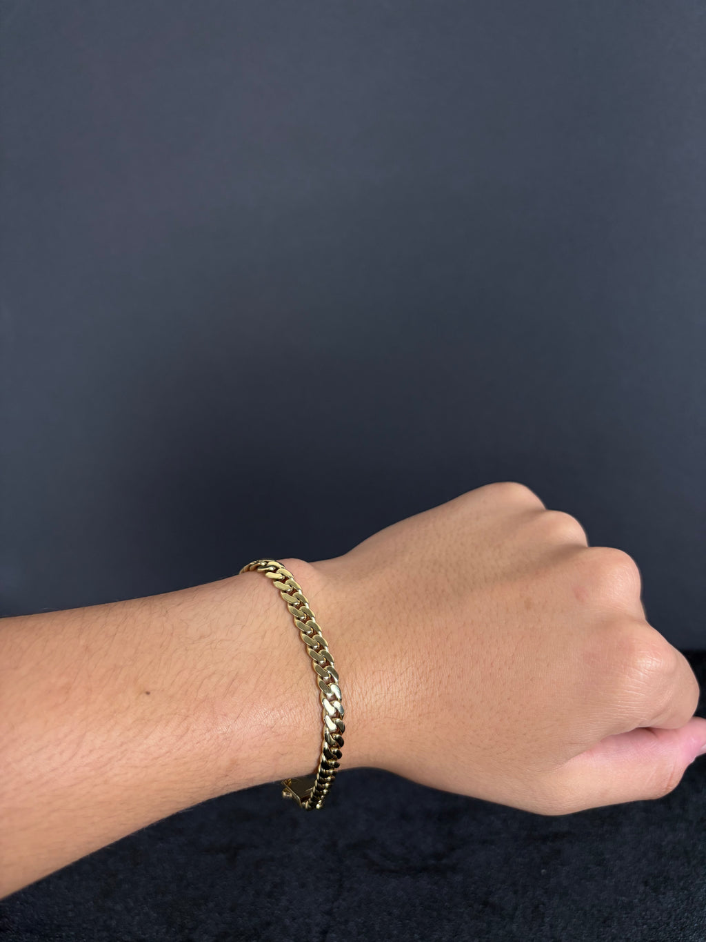 6 mm Monaco bracelet: Bracelet worn on a wrist