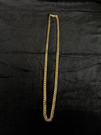 6 mm Monaco chain: Full-length chain on dark fabric