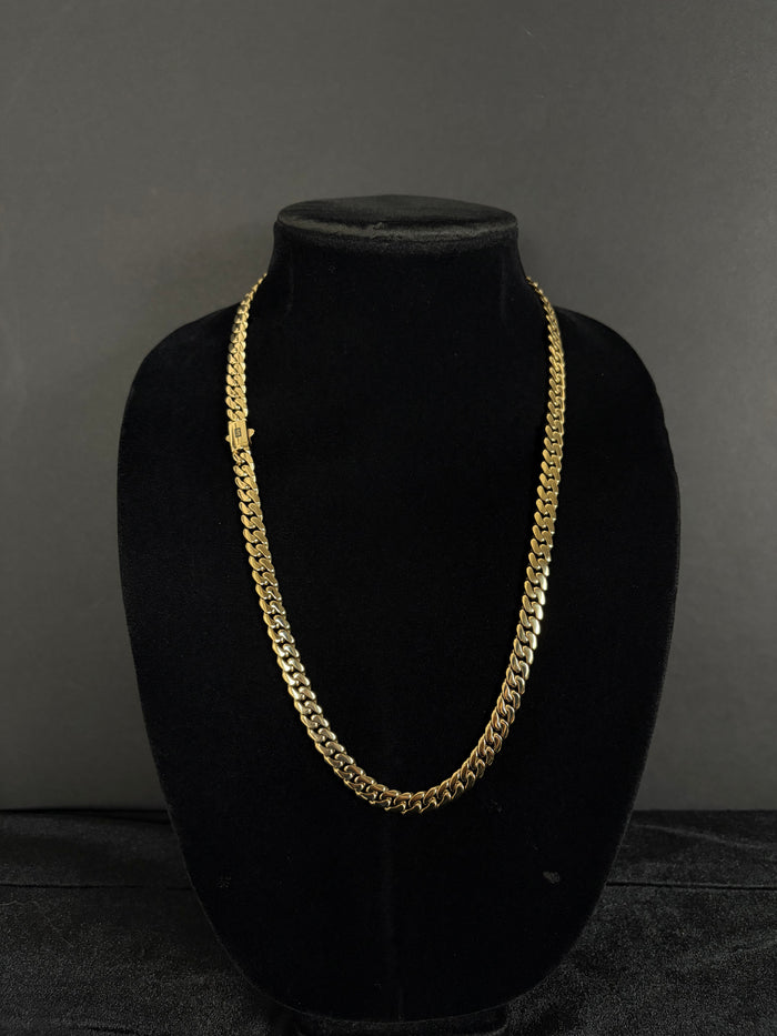 8 mm Monaco chain: Front view on a black velvet display